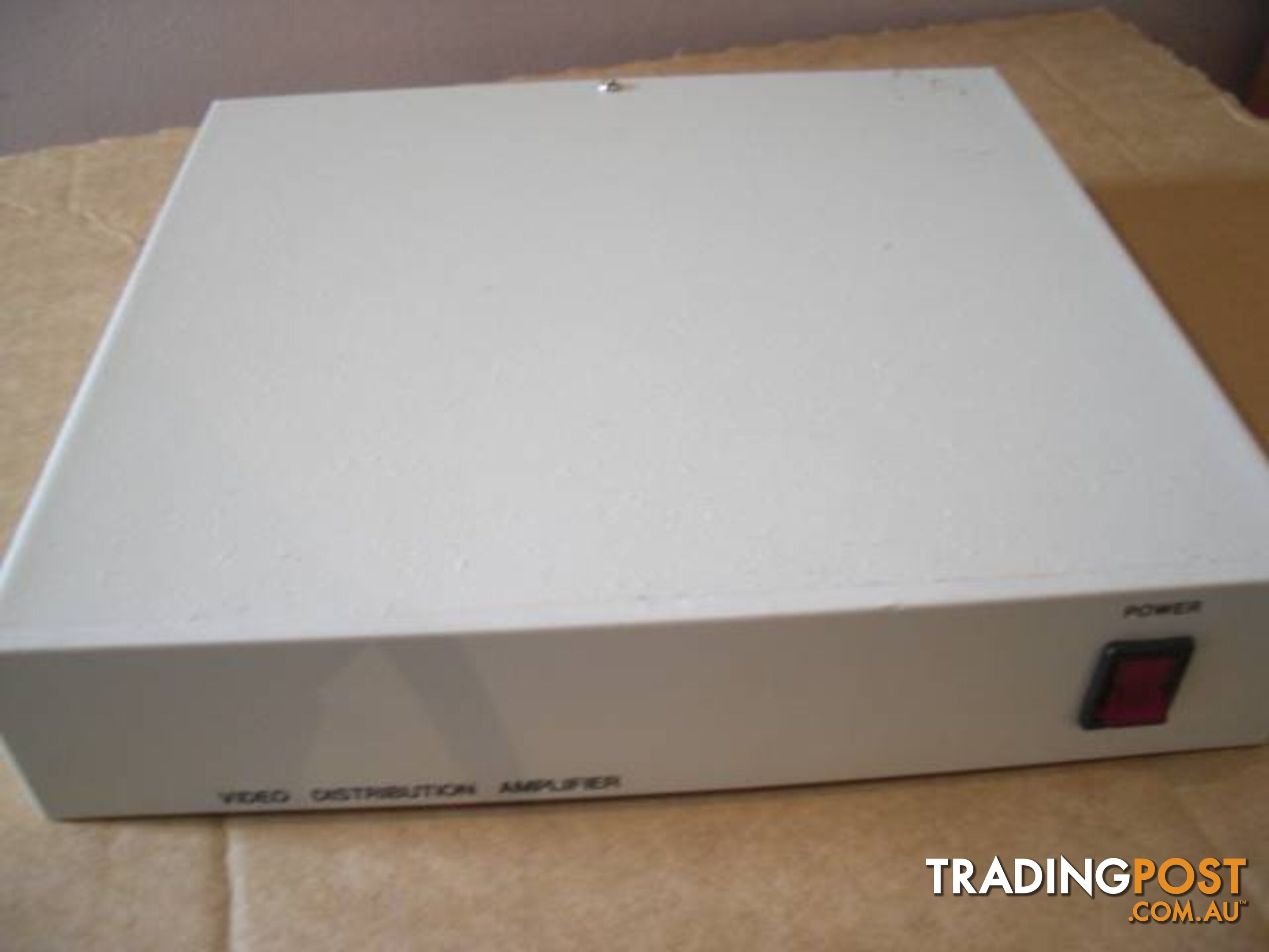 VIDEO DISTRIBUTION AMPLIFIER PICKUP OR POSTAGE 12.99