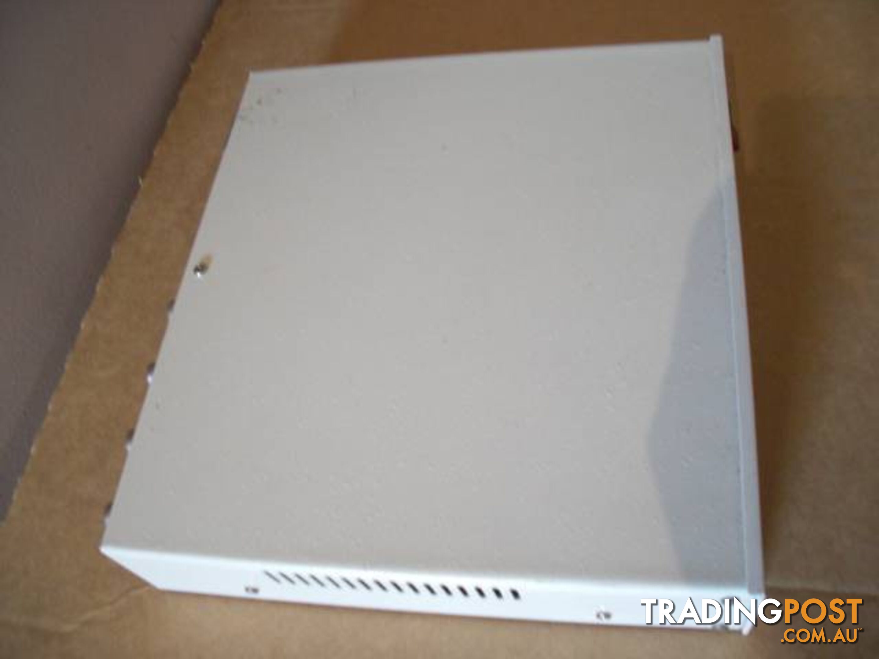 VIDEO DISTRIBUTION AMPLIFIER PICKUP OR POSTAGE 12.99