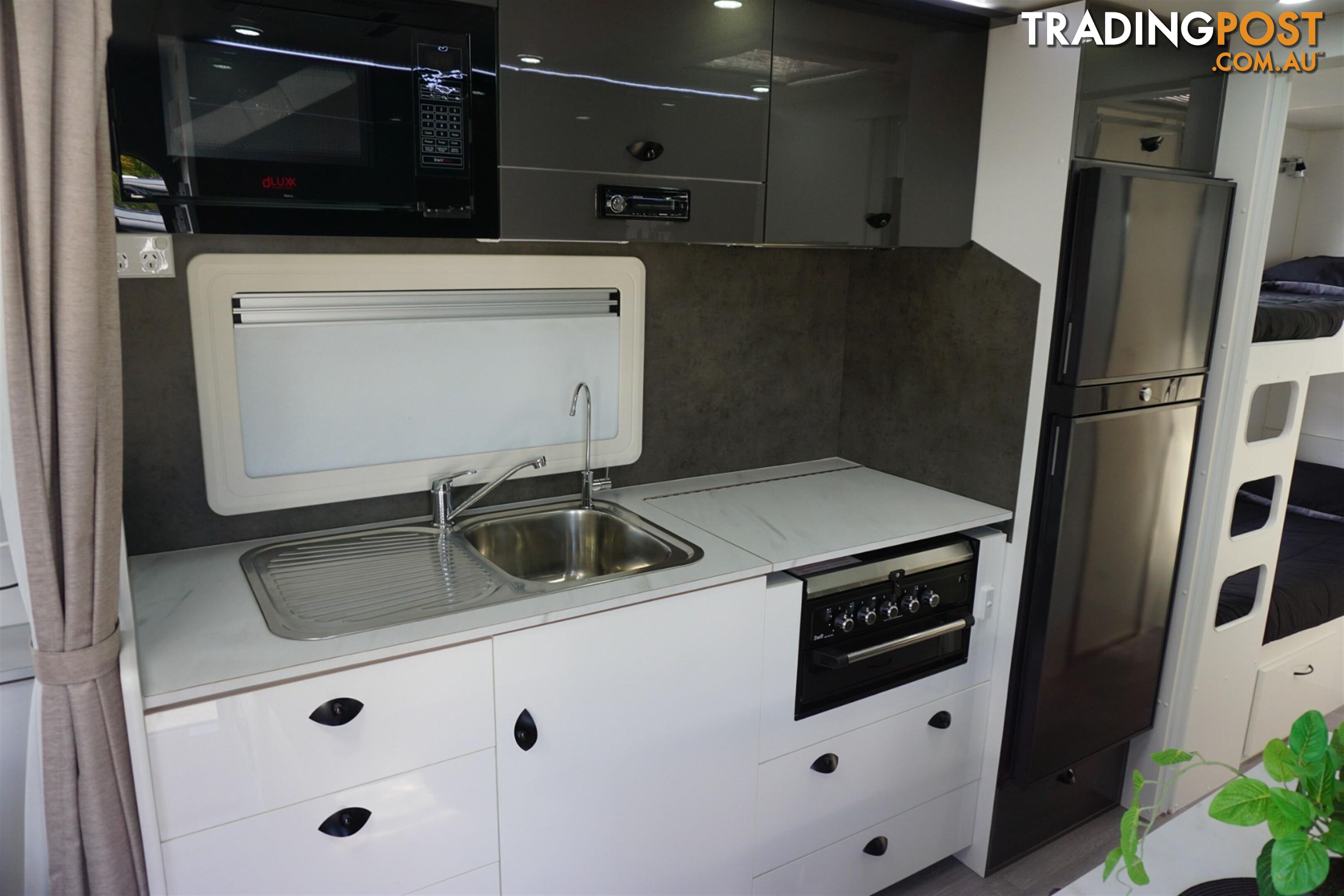 2022 NEWLANDS LUXE CARAVAN 650-LSW-2BS