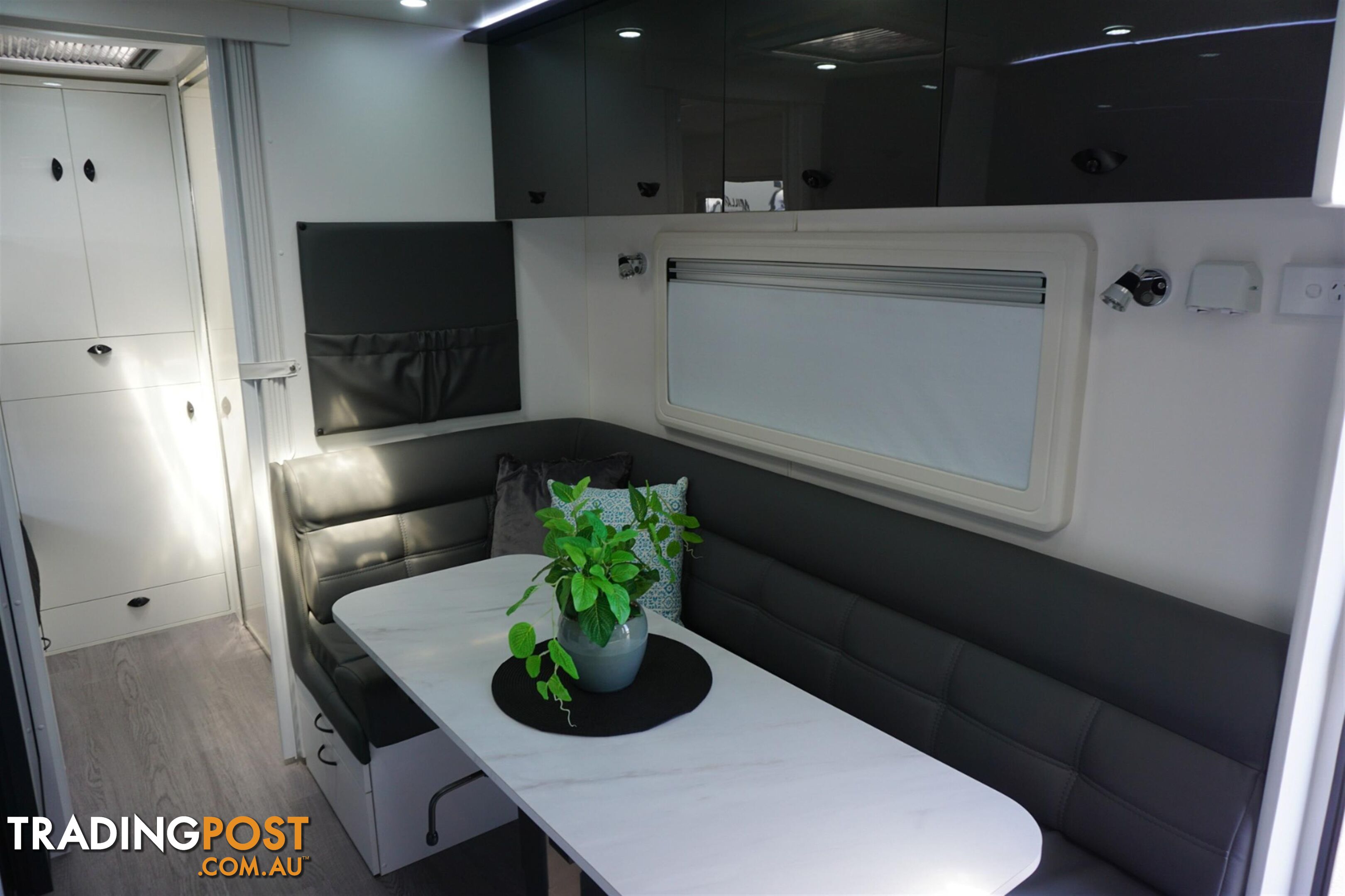 2022 NEWLANDS LUXE CARAVAN 650-LSW-2BS