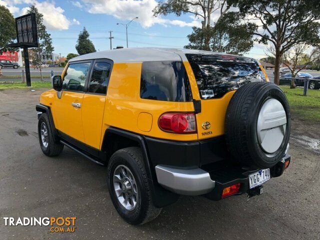 2011 TOYOTA FJ CRUISER GSJ15R 4D WAGON - photo 5 of 11