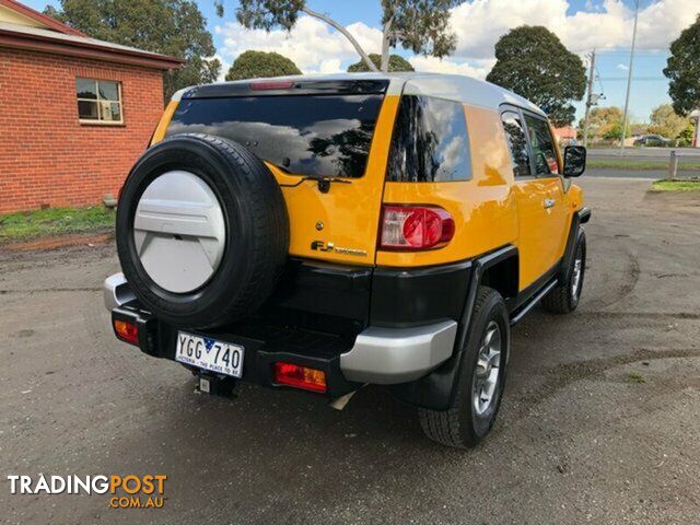 2011 TOYOTA FJ CRUISER GSJ15R 4D WAGON - photo 3 of 11