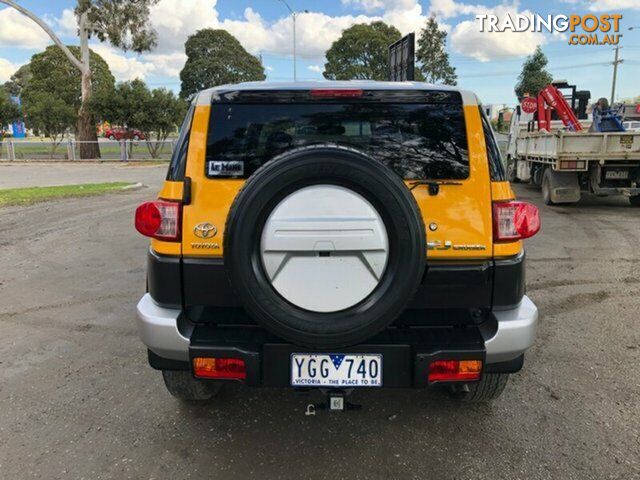 2011 TOYOTA FJ CRUISER GSJ15R 4D WAGON - photo 4 of 11