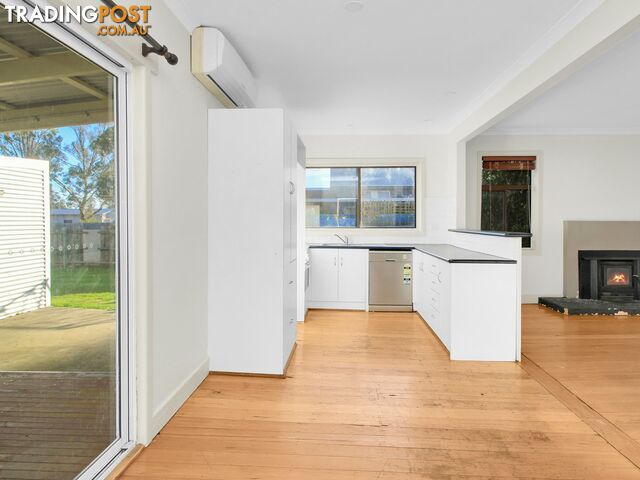 143 Main Road LINDENOW VIC 3865 - photo 4 of 12