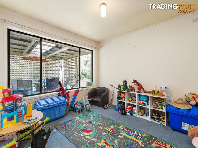 9 White Court EAGLE POINT VIC 3878