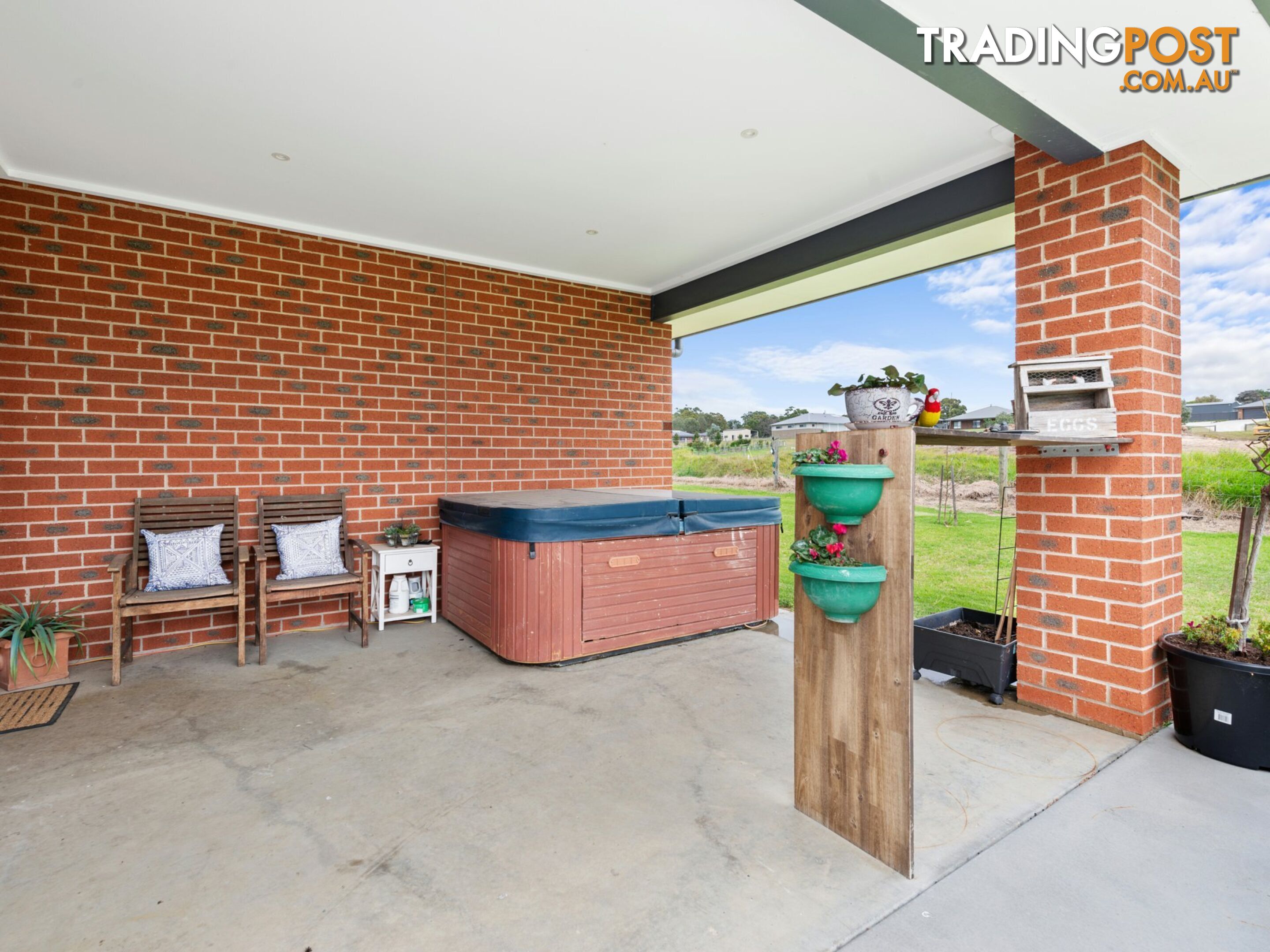 9 Hawkins Crescent LINDENOW SOUTH VIC 3875