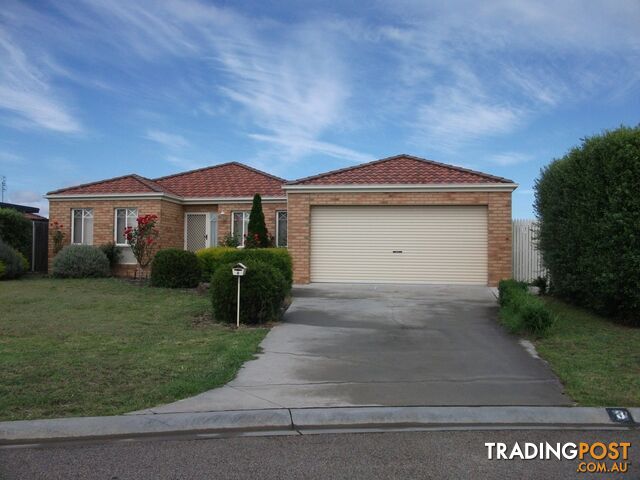 8 Canterbury Close EASTWOOD VIC 3875