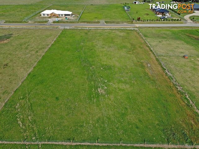35 Hawkins Crescent LINDENOW SOUTH VIC 3875