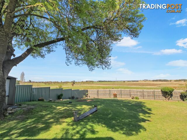 11 Rupert Street BAIRNSDALE VIC 3875 - photo 2 of 17