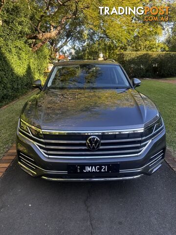 2023 Volkswagen Touareg ELEGANCE - Grey