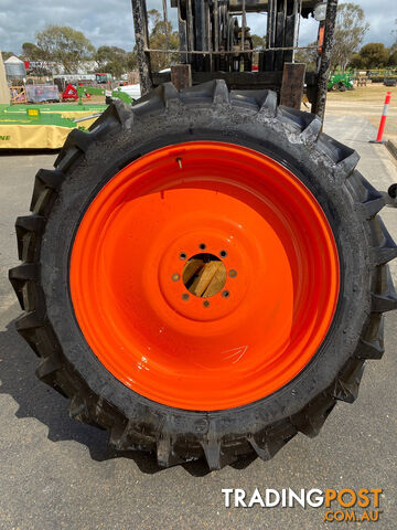 Pirelli on Kubota Fixed Rim Starmaxx Tyre/Rim Combined Tyre/Rim