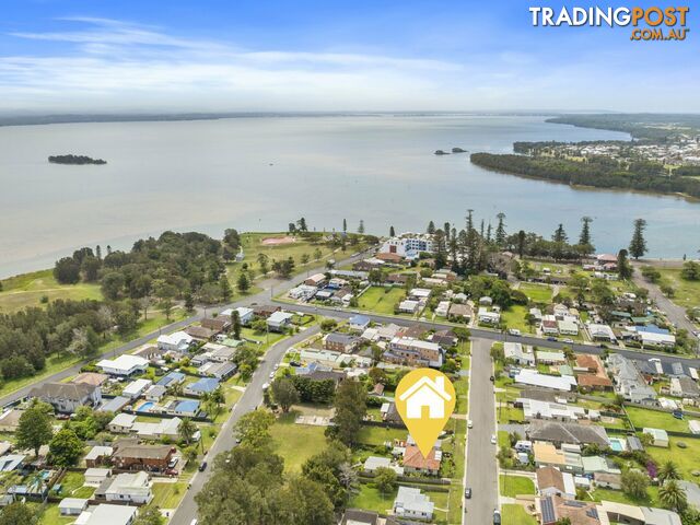 13 Mcgirr Avenue THE ENTRANCE NSW 2261 - photo 5 of 17