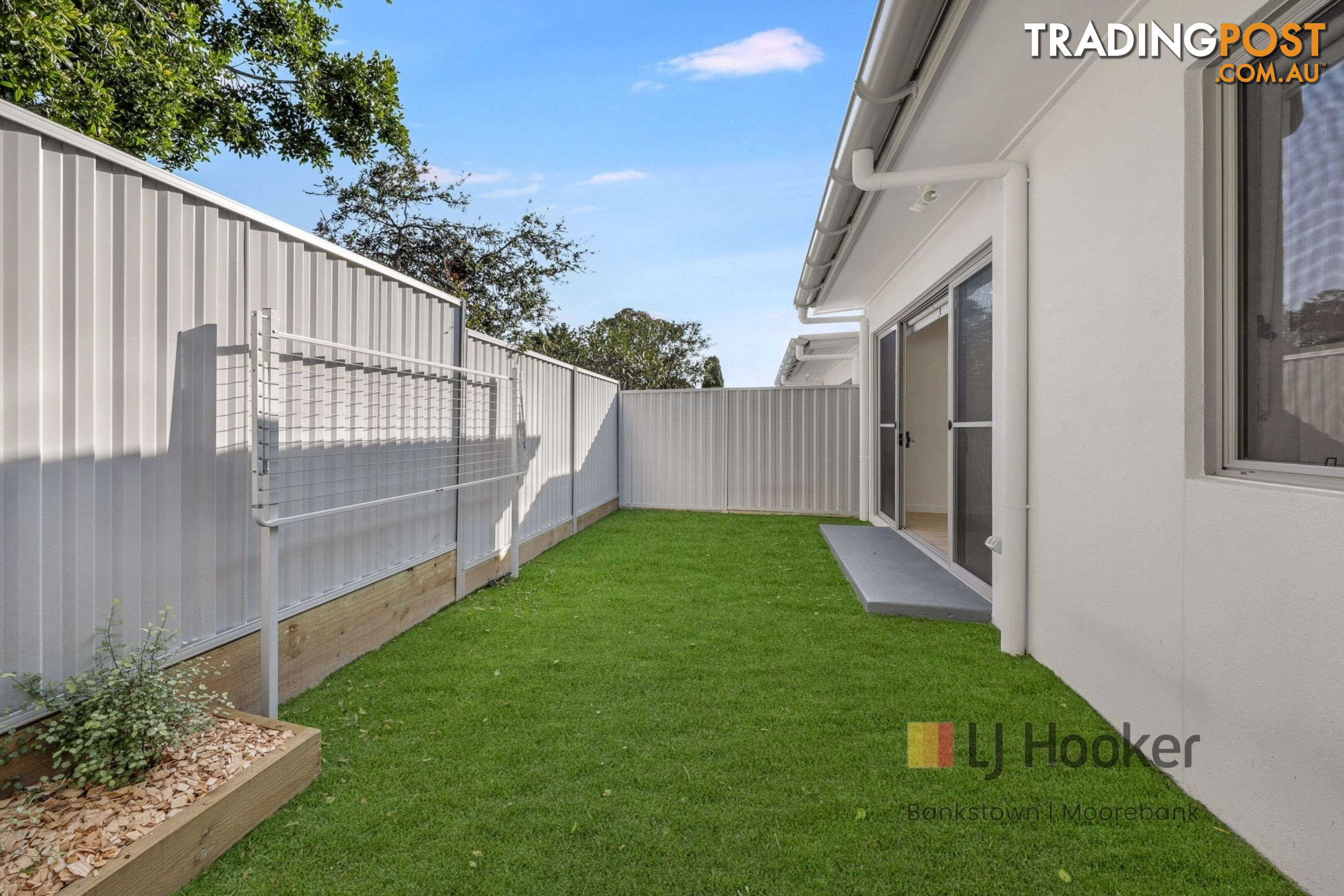 2E Jacquinot Place GLENFIELD NSW 2167