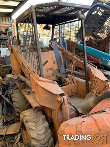 Case 1835 skid steer loader - photo 2 of 7