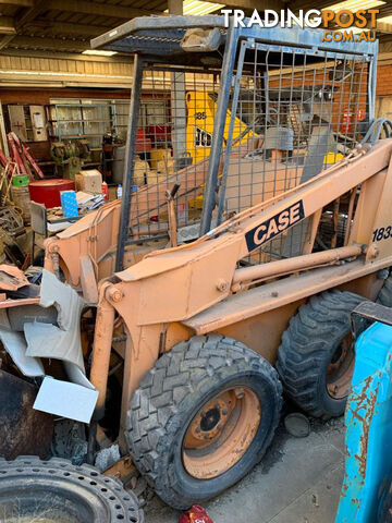 Case 1835 skid steer loader - photo 4 of 7