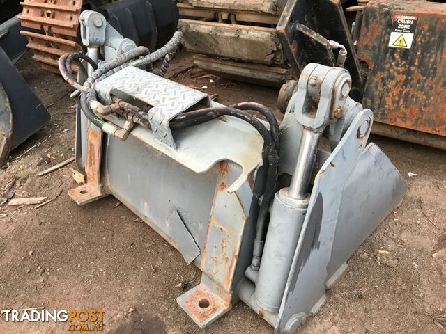 900mm wide 4 in 1 bucket - photo 3 of 6