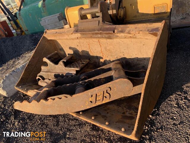Hydraulic quick hitch for 20-25 tonne excavator - photo 2 of 7