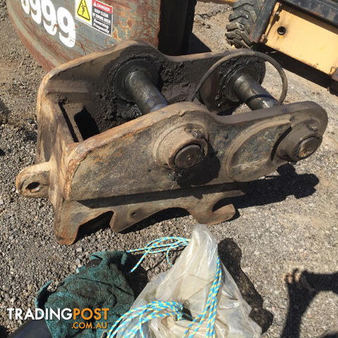 Hydraulic quick hitch for 10-15 tonne excavator