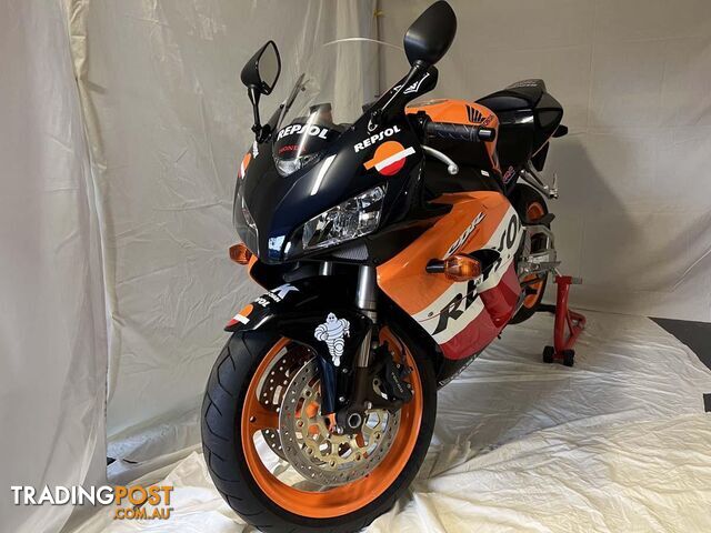 2004 CBR1000RR Repsol - photo 3 of 4