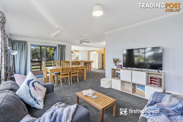 17 Victoria Avenue DENNES POINT TAS 7150 - photo 5 of 14