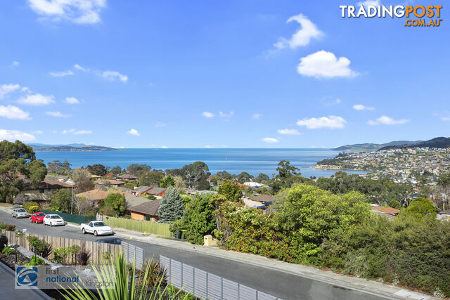 15 Stirling Avenue BLACKMANS BAY TAS 7052