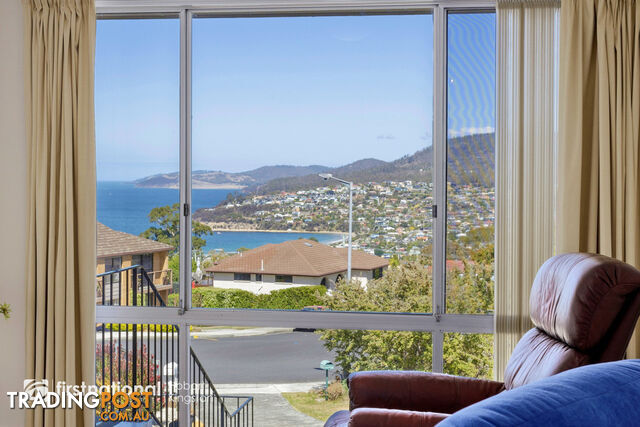 2/12 Stratford Place BLACKMANS BAY TAS 7052