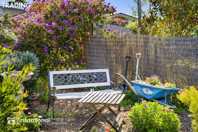 2/12 Stratford Place BLACKMANS BAY TAS 7052