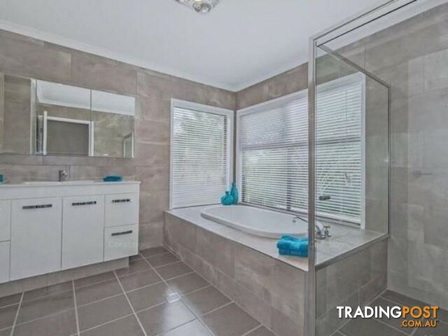 4 Balsa Court VICTORIA POINT QLD 4165