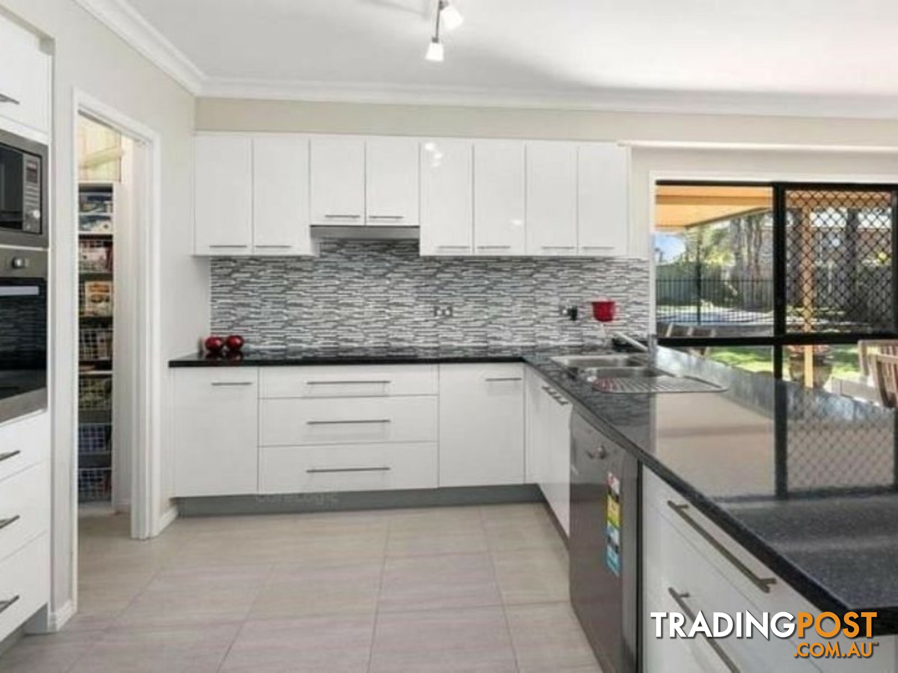 4 Balsa Court VICTORIA POINT QLD 4165