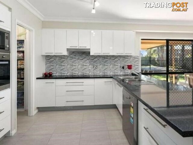 4 Balsa Court VICTORIA POINT QLD 4165