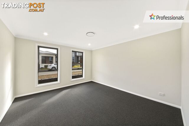 1 Bielski Crescent Oran Park NSW 2570