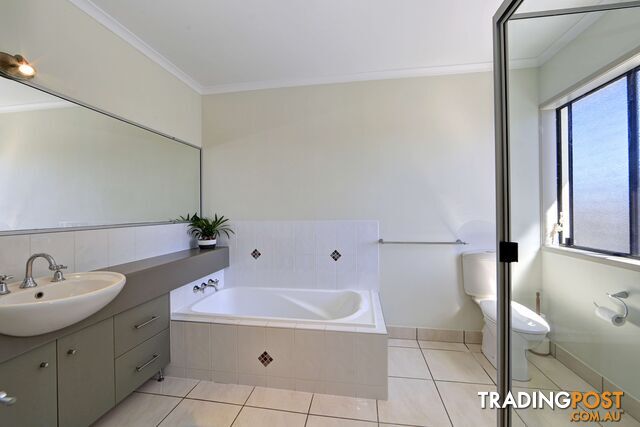 1 Osprey Drive WOODGATE QLD 4660