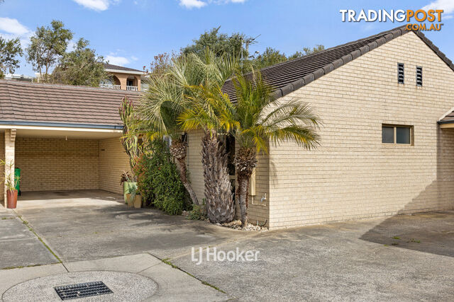 15D Seashore Mews SOUTH BUNBURY WA 6230 - photo 3 of 25