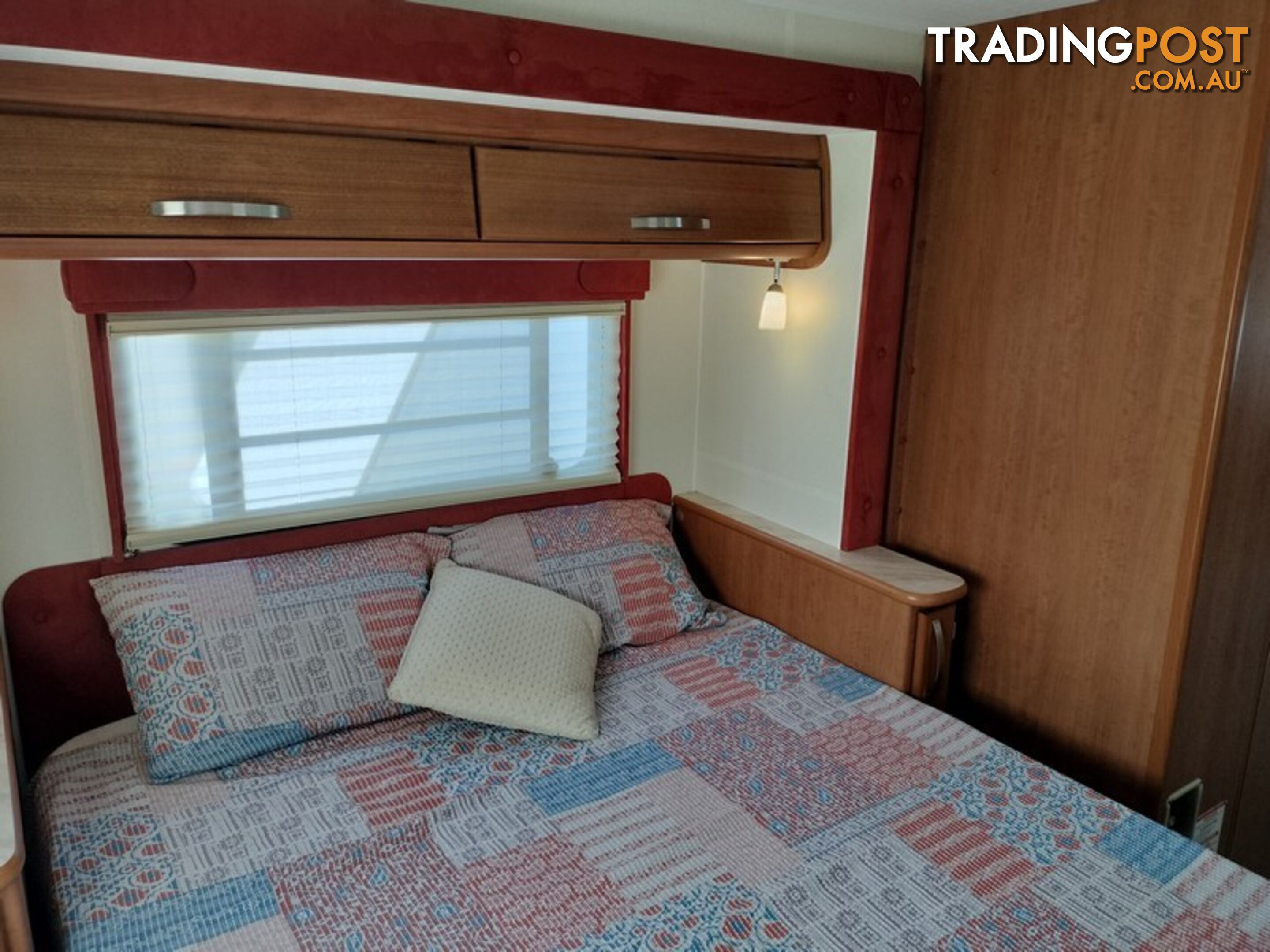 2011 Winnebago Longreach Twin Slideout Motorhome