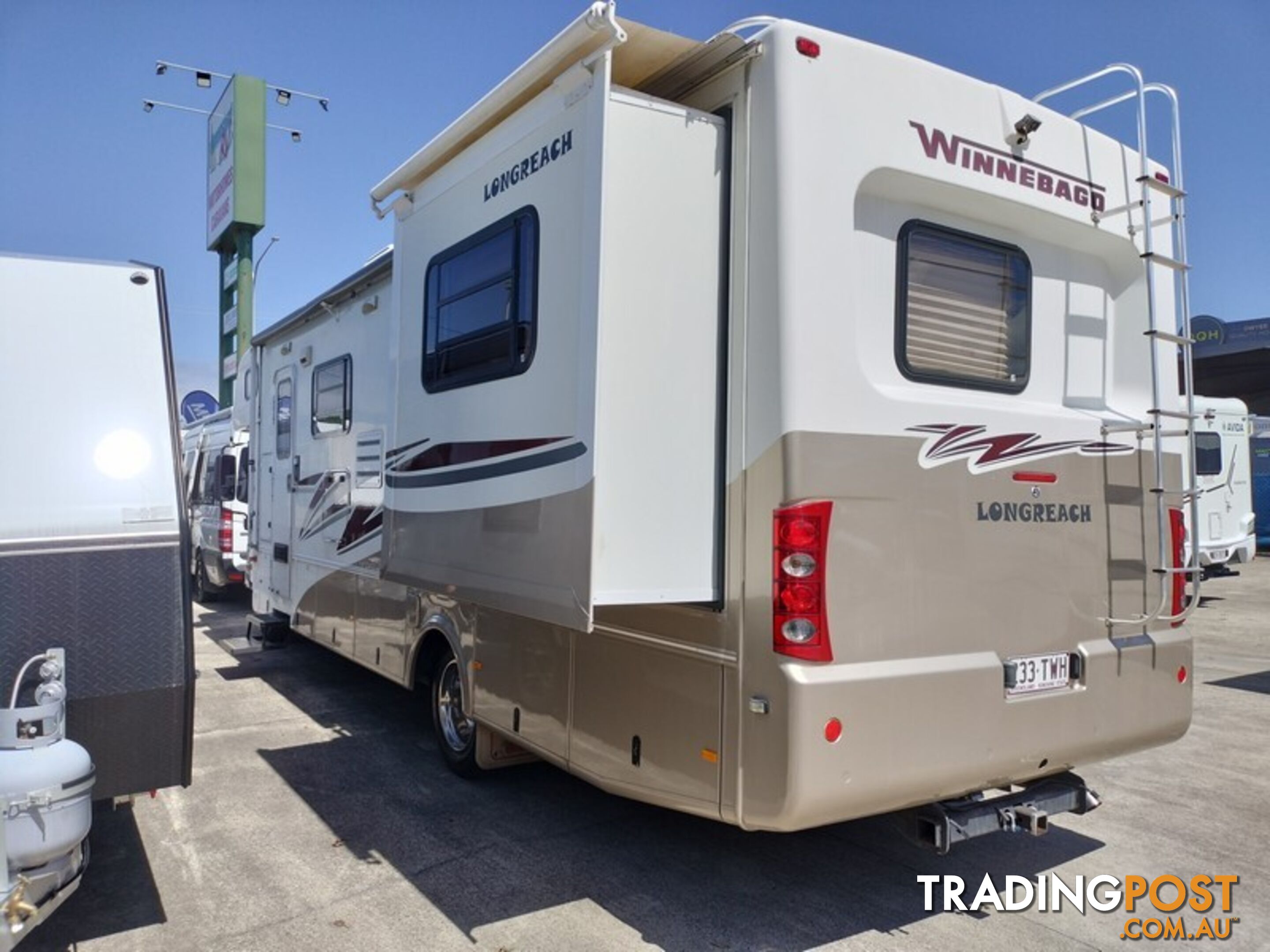 2011 Winnebago Longreach Twin Slideout Motorhome