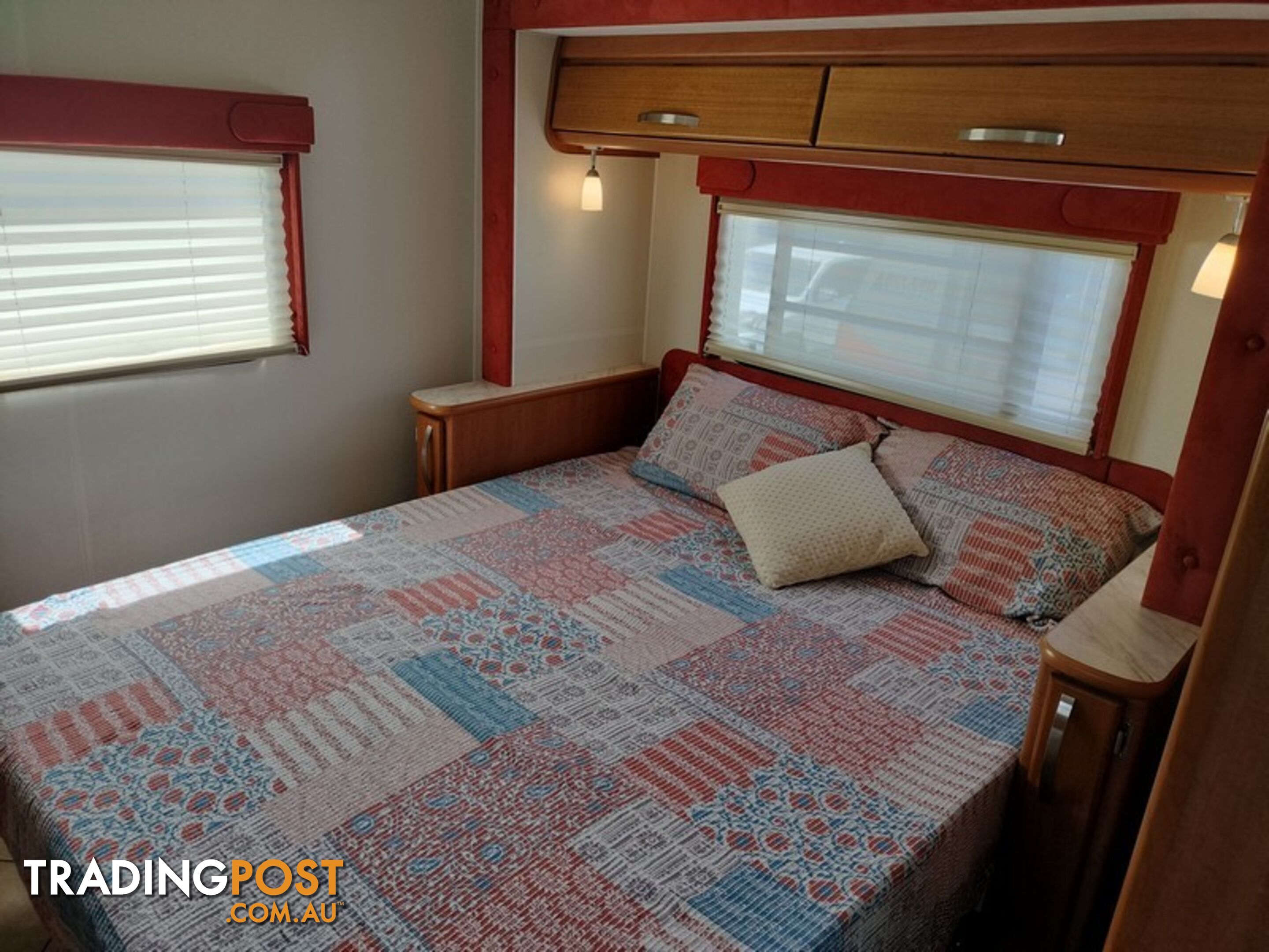 2011 Winnebago Longreach Twin Slideout Motorhome