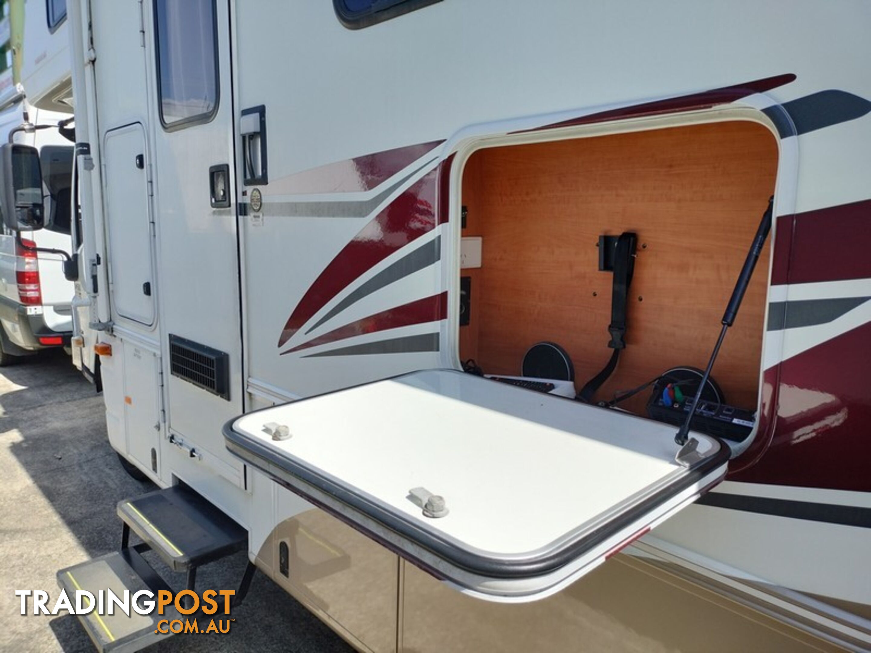 2011 Winnebago Longreach Twin Slideout Motorhome