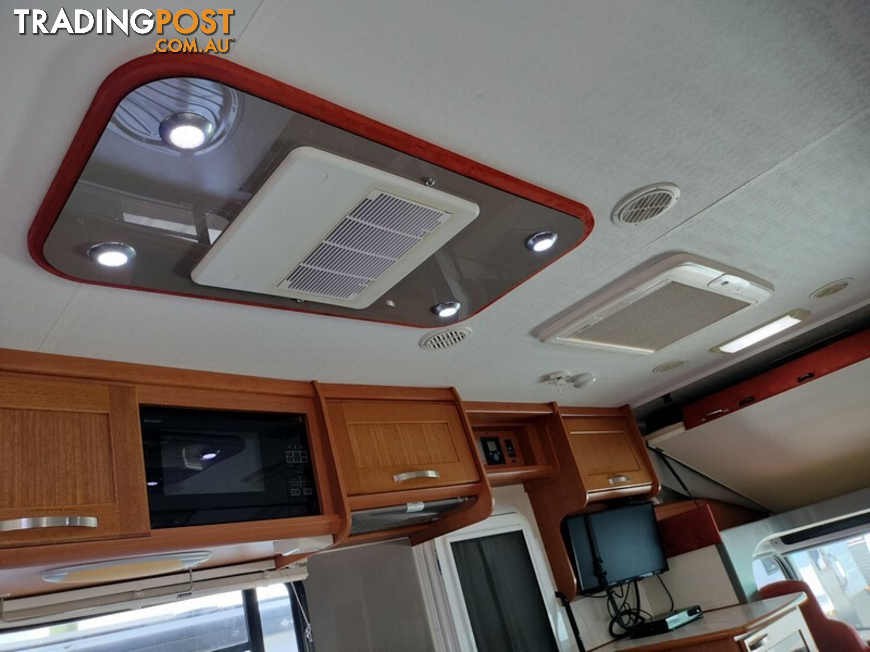 2011 Winnebago Longreach Twin Slideout Motorhome