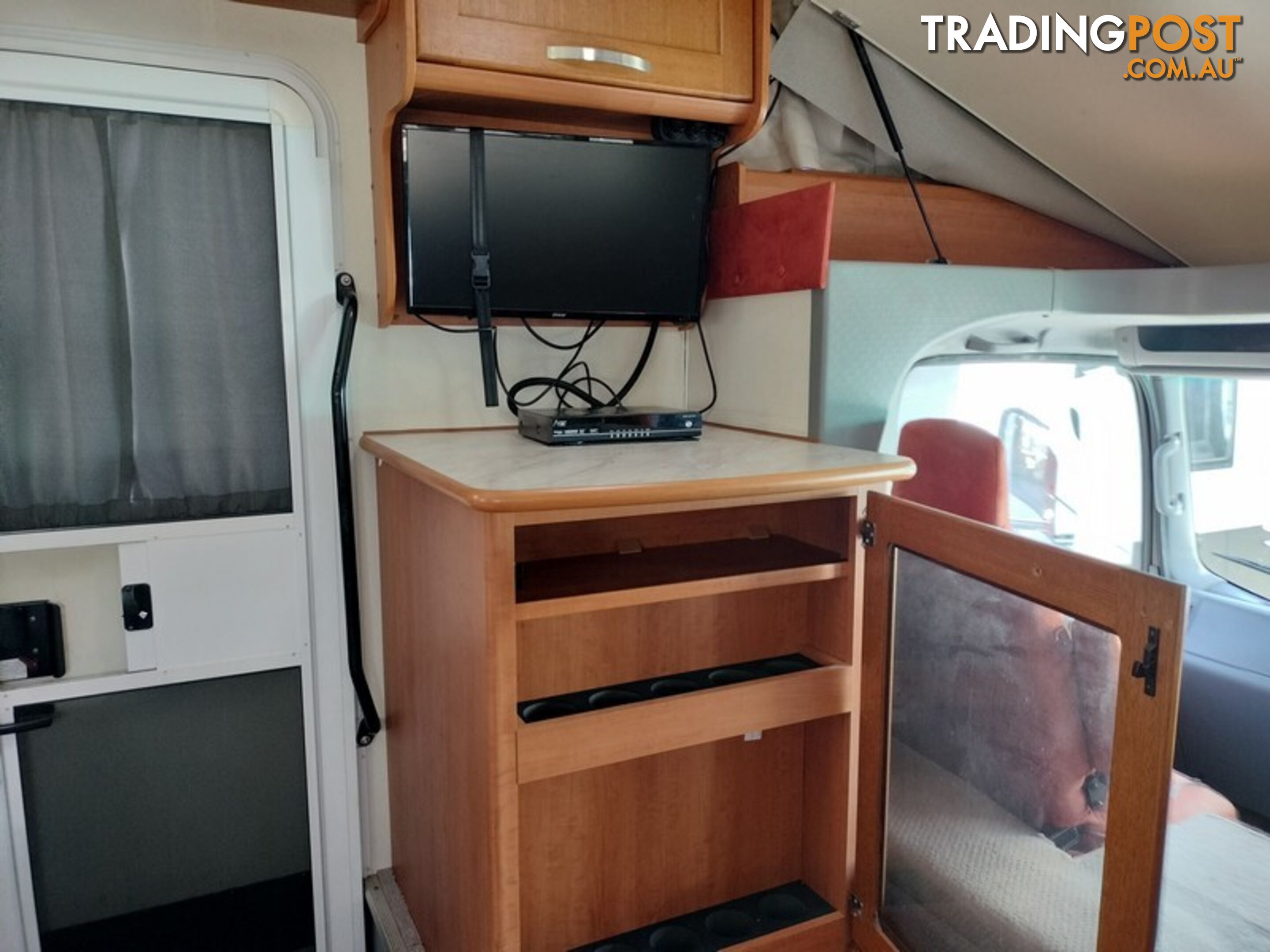 2011 Winnebago Longreach Twin Slideout Motorhome