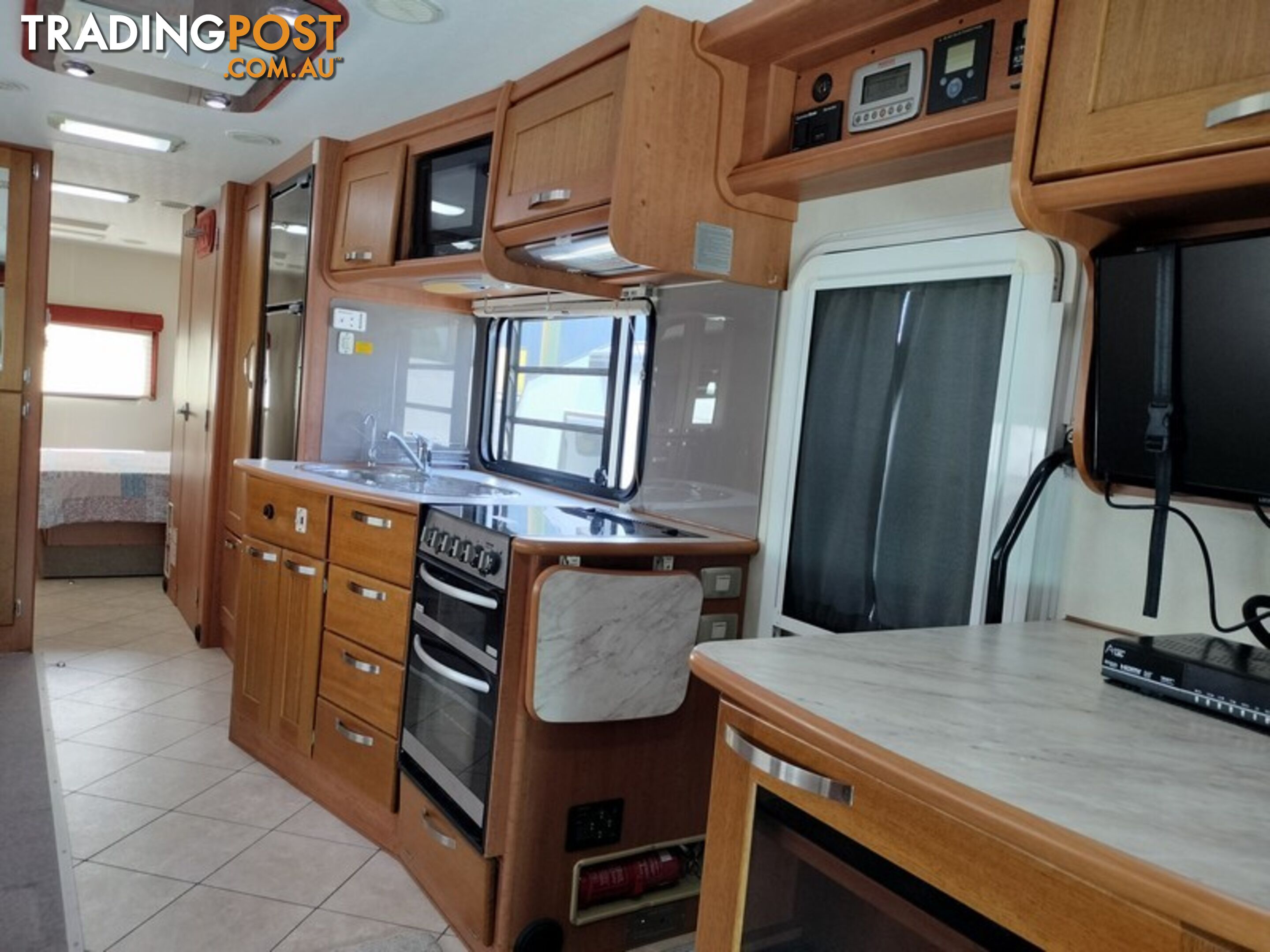 2011 Winnebago Longreach Twin Slideout Motorhome