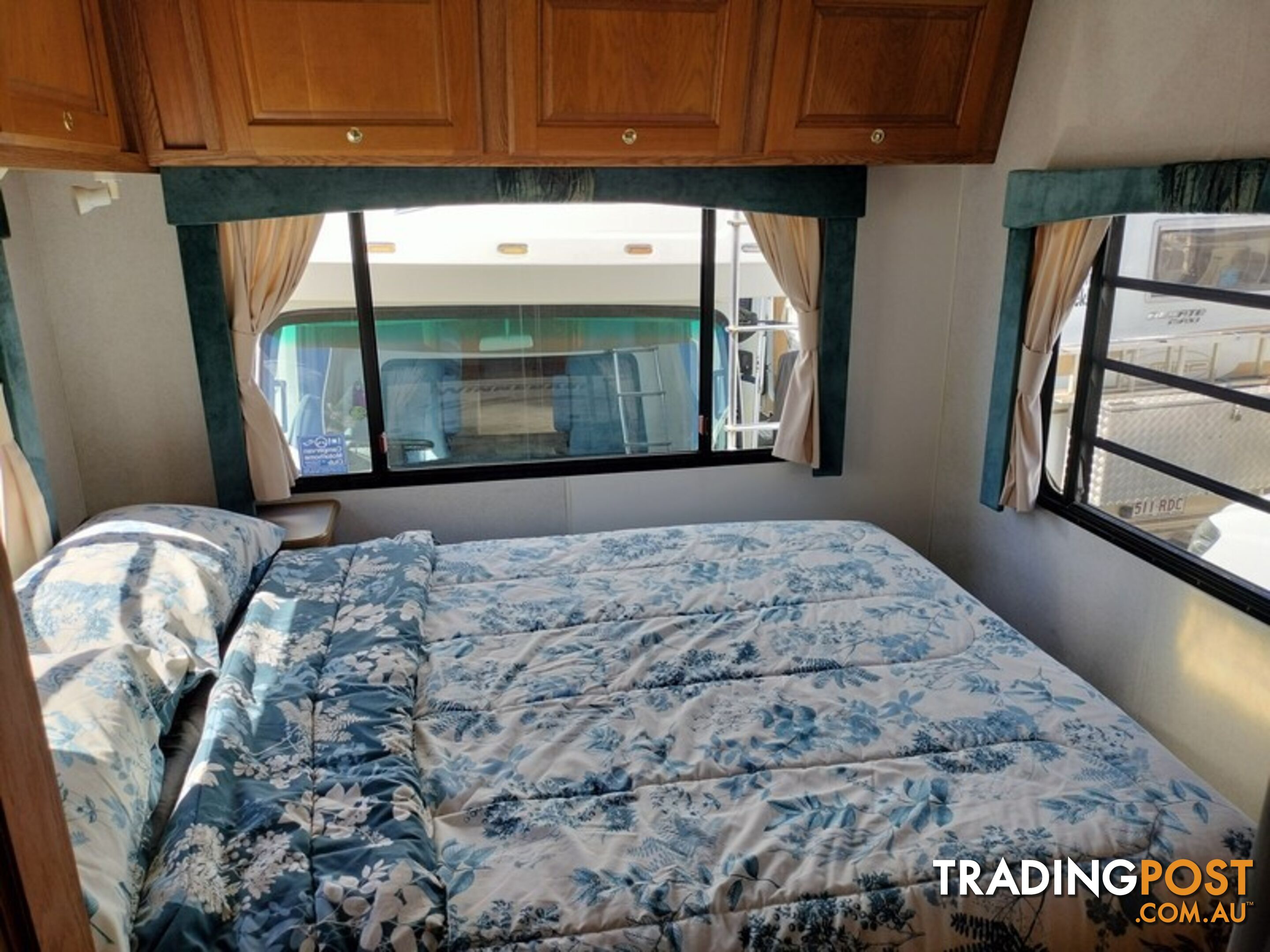 2001 Winnebago Alpine 2855 Motorhome