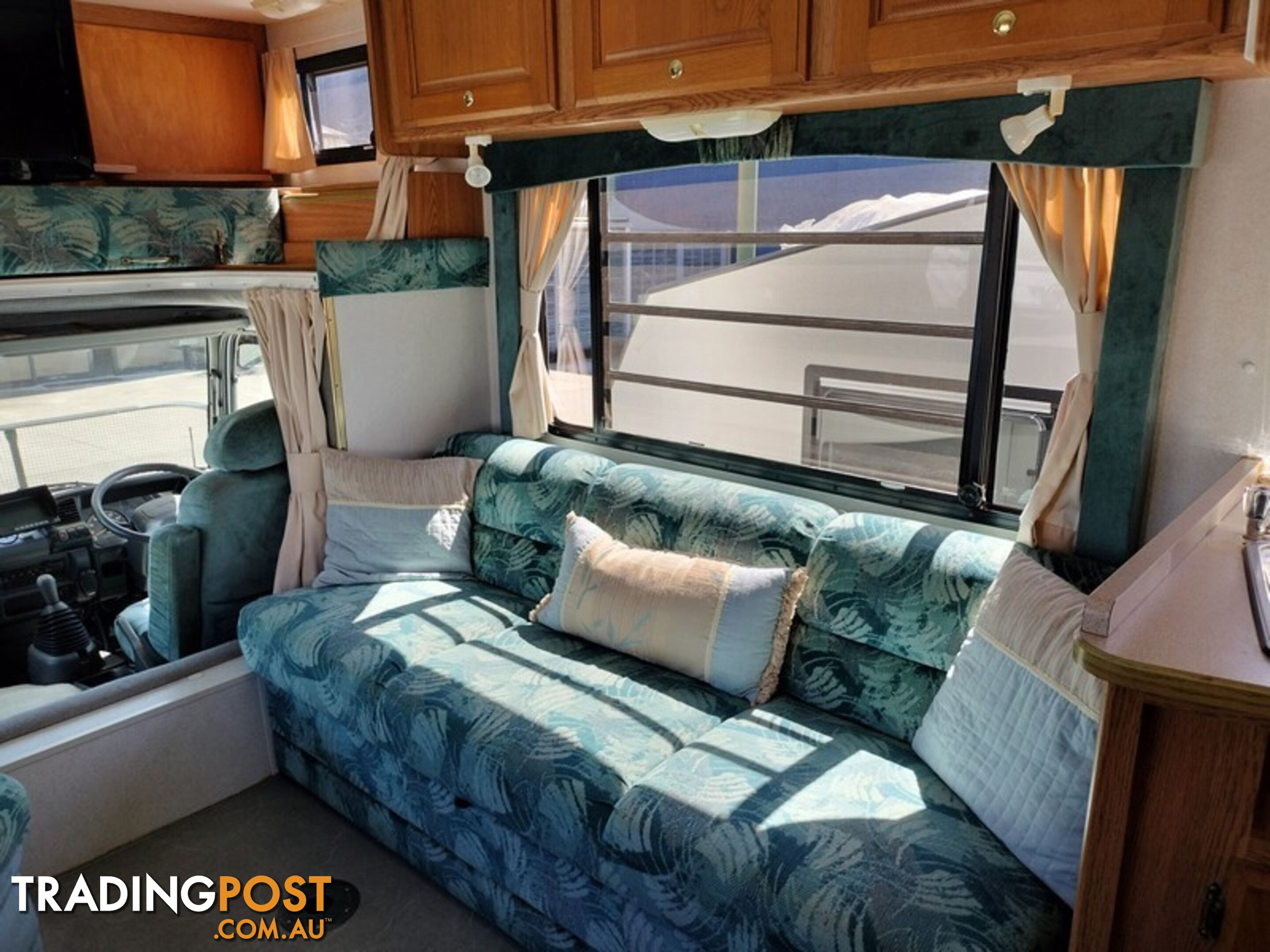 2001 Winnebago Alpine 2855 Motorhome