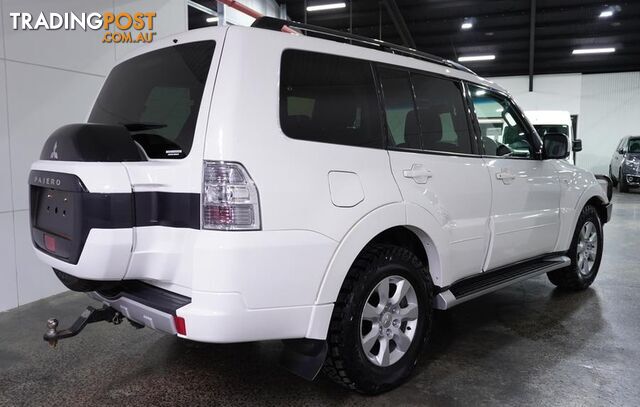 2017 Mitsubishi Pajero GLX  SUV - photo 5 of 32