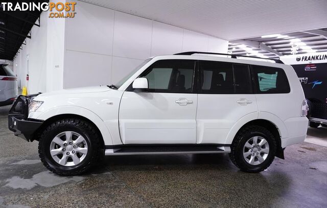 2017 Mitsubishi Pajero GLX  SUV - photo 3 of 32