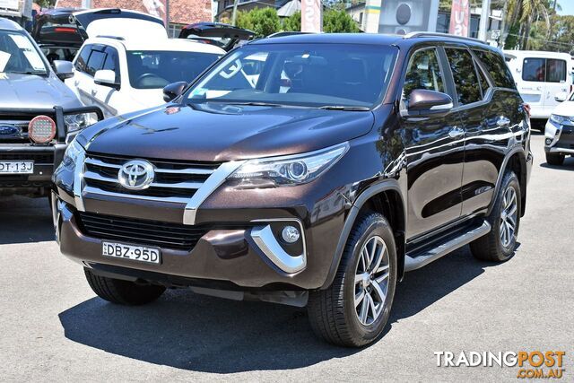 2015 TOYOTA FORTUNER Crusade GUN156R WAGON - photo 4 of 16