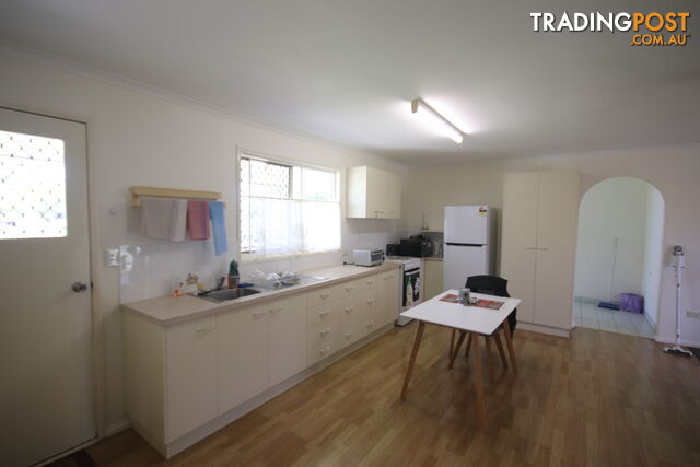 112 Lyons Street MUNDUBBERA QLD 4626 - photo 2 of 10