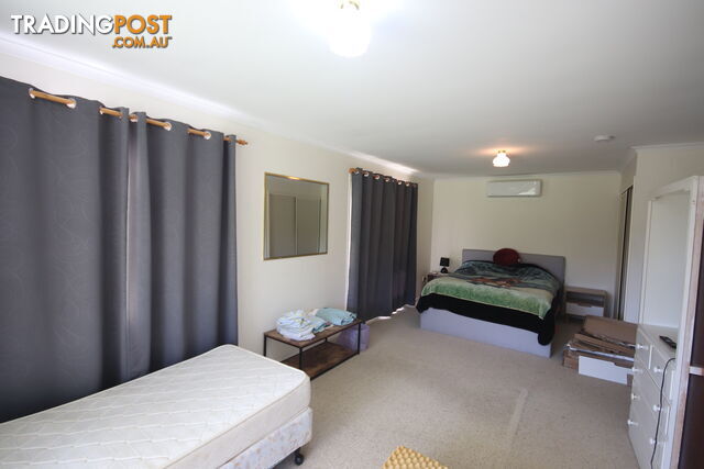 112 Lyons Street MUNDUBBERA QLD 4626 - photo 5 of 10