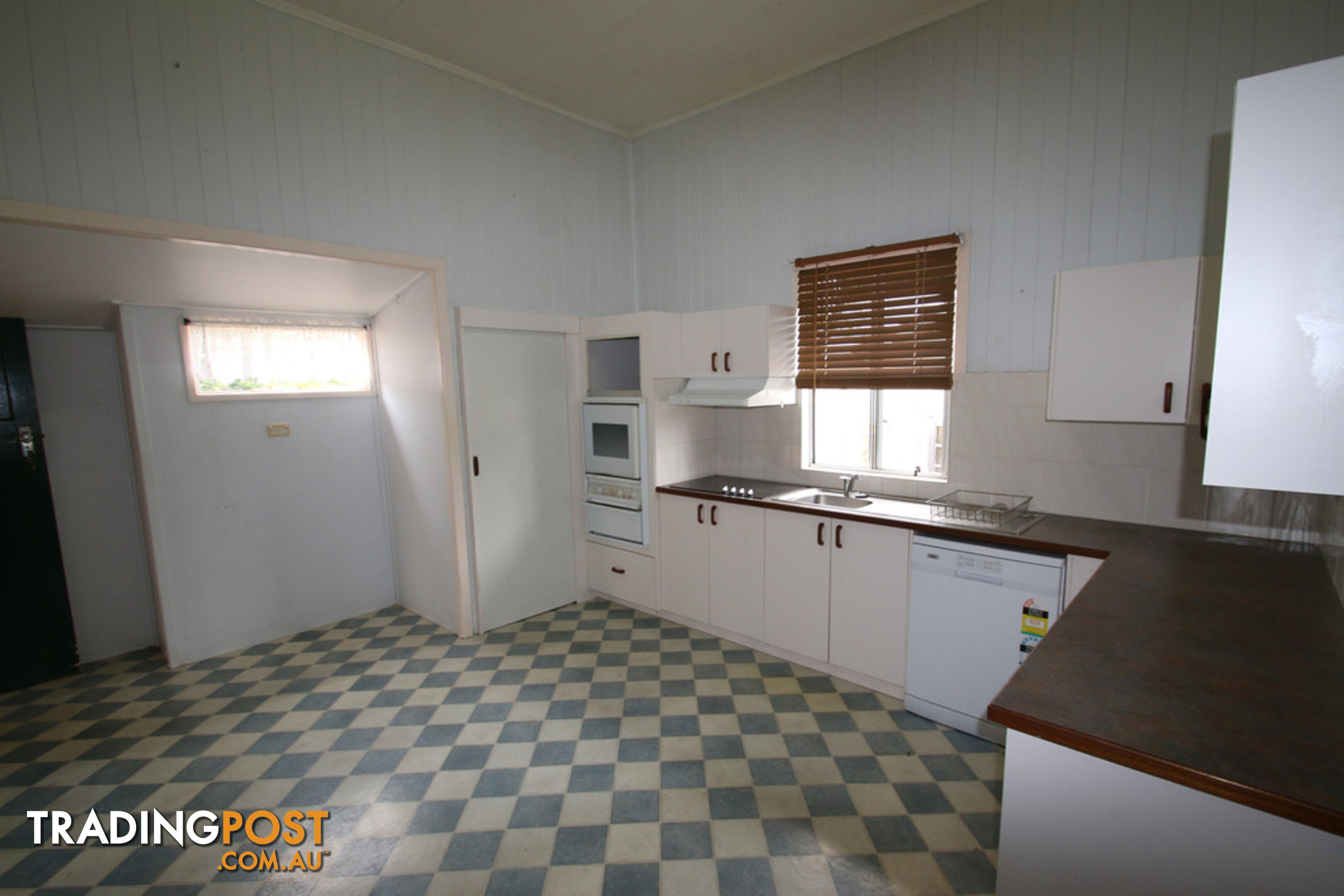 12 Boyle Street MONTO QLD 4630