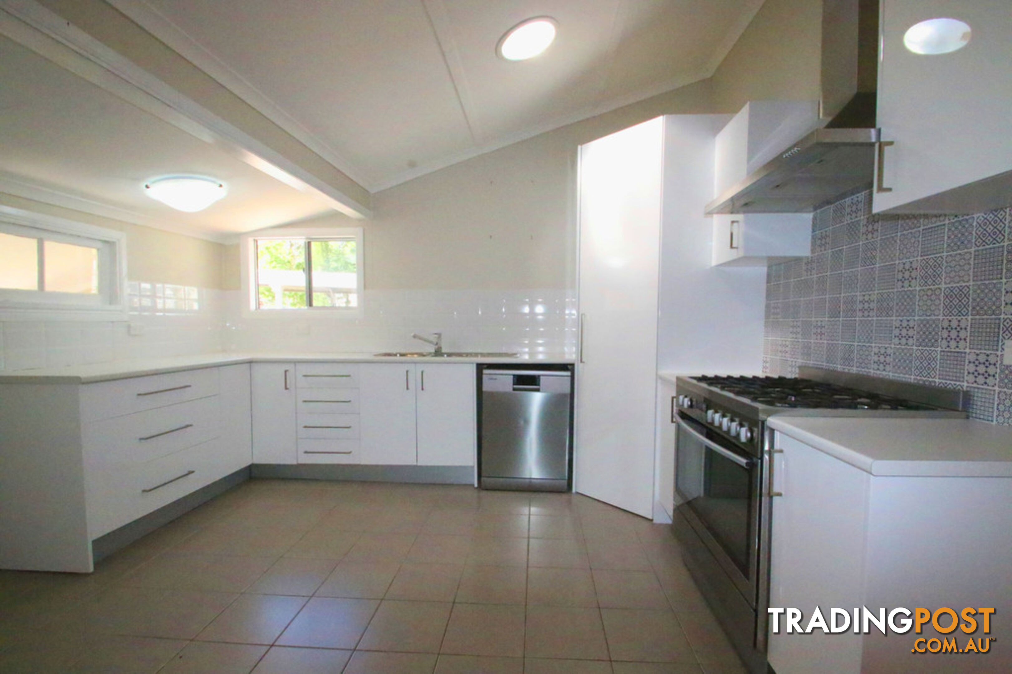 9 Faraday Street MONTO QLD 4630