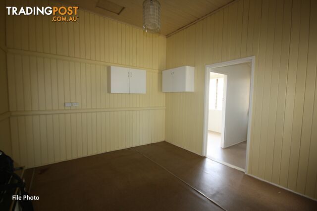 72 Stuart Russell Street MUNDUBBERA QLD 4626 - photo 5 of 16